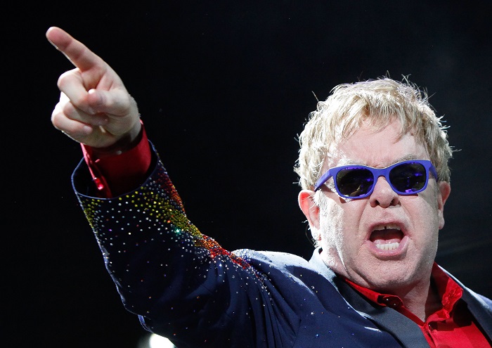 Elton Con Trampa qadağa qoydu